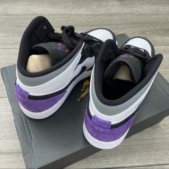 Air Jordan 1 Mid New w Box - Picture 7 of 10